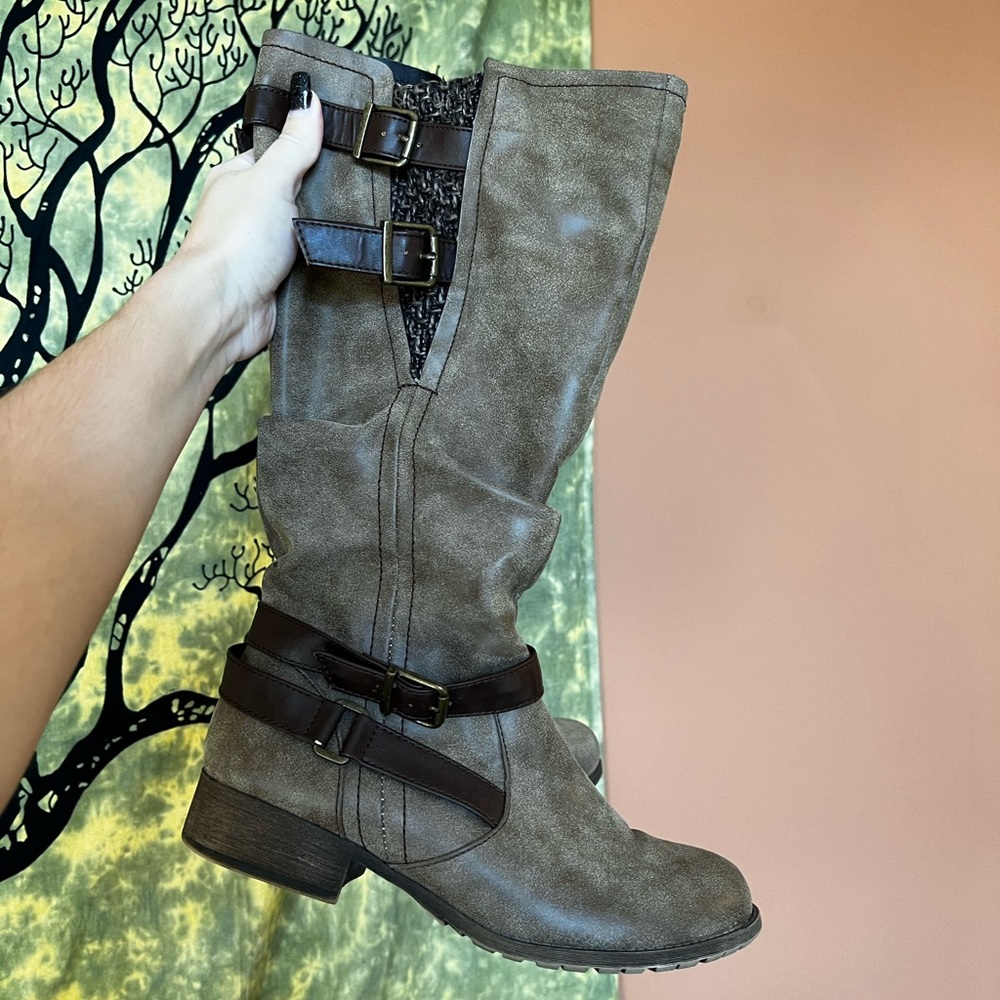 BROWN BOOTS